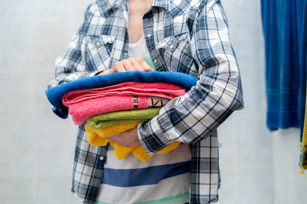 Bamboo VS Microfiber Cleaning Cloths